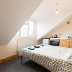 Pebbles Guest House - Flat 7
