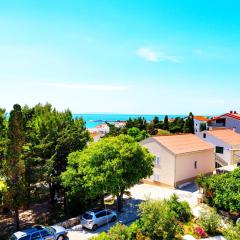 Visy in Center Novalja with Pool