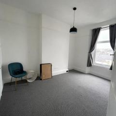 Central Boutique 3 Bed Apartment - Plymouth - By Habita Property