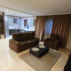 Апартаменти 2-кімнатні в центрі, неподалік метро Кловська