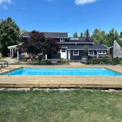 Holiday Home With Outdoor Pool, Great Location