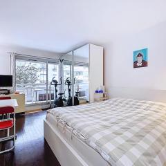 30 m Studio with Balcony near Roland-Garros