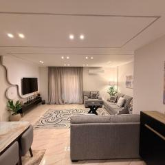 Artistic Luxury 3BR Apartment With Garden