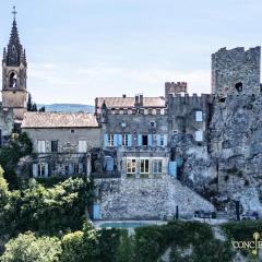 Impressionnant Manoir avec Piscine à Aiguèze, 450 m²