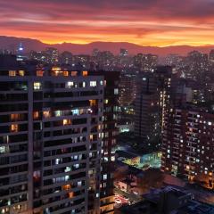 Depto moderno con piscina y vista ciudad, a pasos Metro Santa Isabel y Barrio Italia