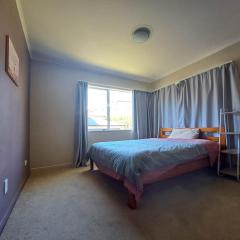 In Remuera with free street carpark, handy close to cuisine restaurant and public transportation
