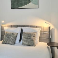 La longère du Moulin, logement T2 indépendant tout équipé avec cuisine, parking individuel avec portail, salon de jardin, belle grande chambre