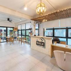 The Rock Samui Poshtel Lamai Beach