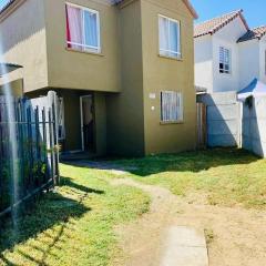 Casa completa amplia terraza y estacionamiento