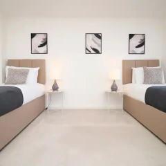 Seymour Way Practical 4 Bed House with Parking