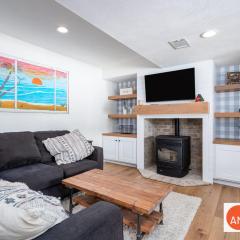 Lakefront Fishing With Hot Tub and Kayaks