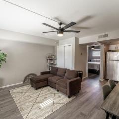 Central PHX Deluxe 1 BR King Bed & Patio w Pool