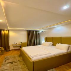 Beauties And Hunks hotel - B&H