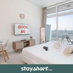 StayShort - Mesmerizing Studio in Damac Hills with City Views