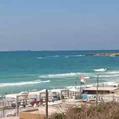 شقة على البحر مباشره في العجمي بيطاش