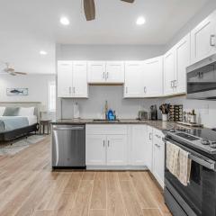 Gorgeous Remodeled Studio& Beautiful Outdoor Space