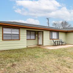 Hunters Hideaway in Hazen with Yard Dogs Welcome!