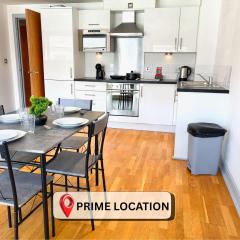 York City Centre 2 Bed Apartment with Views - Steps from Top Attraction