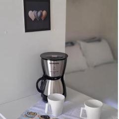 Loft ensolarado 30 metros da praia 6 km beto carrero