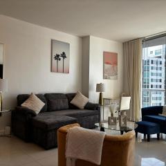 ICON Brickell High Floor Condo - Balcony Skyline View - Amazing Spa
