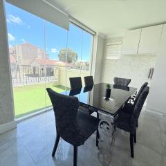 Italian luxe 6 sleeper apartment near canal walk