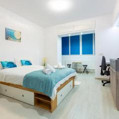 MODERN Studio ApArt Hotel - near AquaPark Amazonia and Hospitals Babes and Cardiology
