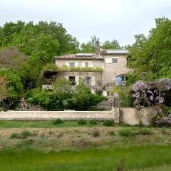 MAISON 8 à 10p, piscine, parc, campagne sans voisin en Drôme provençale