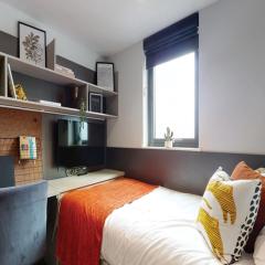 Student only Modern Studio at Ealing