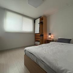 Private Room for Solo Female Travelers near Hongdae, Seoul