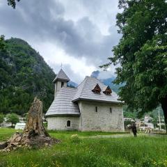 Kulla e Gjyshit - Theth Heritage Stay