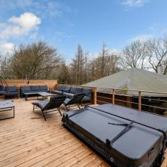 Large Pool House With 15 Bedrooms And Lots Of Activity Options