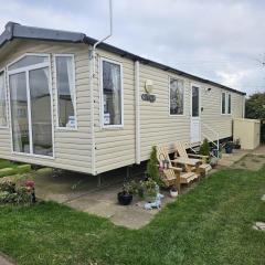 Lovely 8 Berth Caravan At California Cliffs, Near Scratby Beach Ref 50046L
