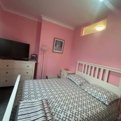 Paignton seafront Apartment with Private Garden ,FREE Private Car Space FREE WIFI ,No kitchen but Fridge Tea coffee Towels YES Double & Single bed YES Reception to help you YES Opposite the Beach Yes