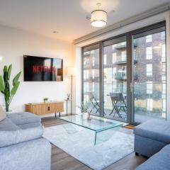 Central Wembley Stadium Luxe Stay with Pool Table & Parking