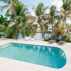 3 BR 2BA Private Pool Waterfront