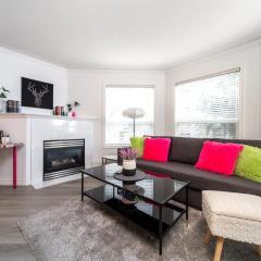 The Neon Palace - King Bed - Fireplace - Netflix - UGPark