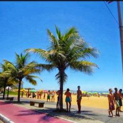 Apto confortavel em prédio de frente para o Mar