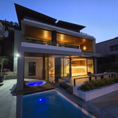 Panoramic Viewpoint - Luxury Villa with Ocean view