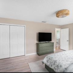 Coastal Escape- 4 Minute Walk to the Beach!