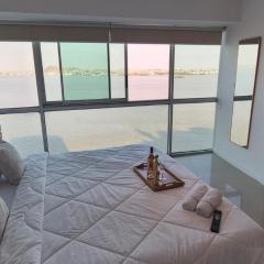 Ecusuites Skyline Jacuzzi Premium Riverfront 12