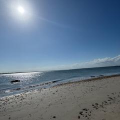 Casa de Praia com Piscina em frente à praia para até 32 pessoas