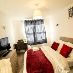 Modern Ensuite Studio with Free Parking