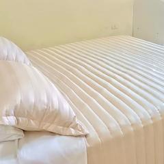 Casa familiar completa con patio grande y estacionamiento en zona tranquila