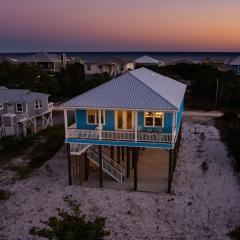 3BR Beach Home, 5 Min Walk to Private Beach, Snowbirds welcome, Luxurious, Dog Friendly