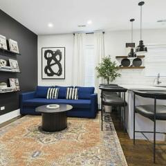 King Bed with Chefs Kitchen and Free Parking - Pets OK