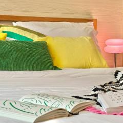 Walk2BTS, KingBed, FastWiFi, FreeLaundry, Netflix