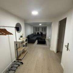 Charmant Rez de Jardin 6 p 2 chambres et Parking