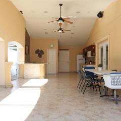 1 block from Stadium, Family-Friendly, King beds