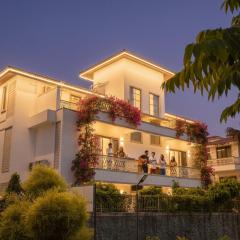 Luxury 4BHK - Villa 360 - Pvt Pool & Scenic Stay
