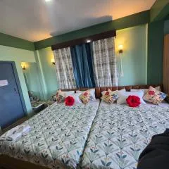 Hotel Broadway Boutique Mall Road Darjeeling - A Luxury Collection - Best Seller - Housity